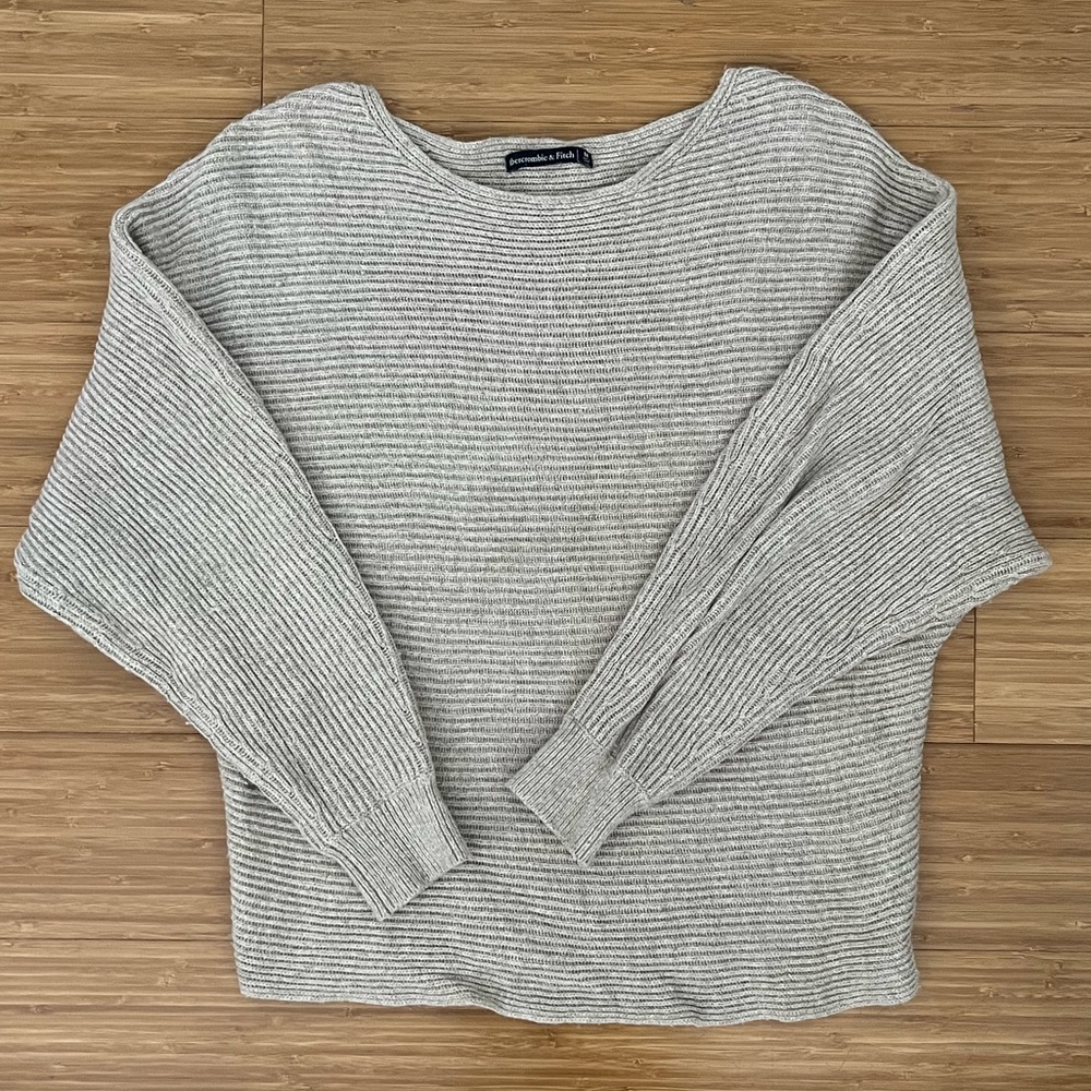 Neutral Abercrombie and Fitch sweater